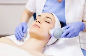 woman_receiving_skin_resurfacing_treatment_657671370-e1696966883317